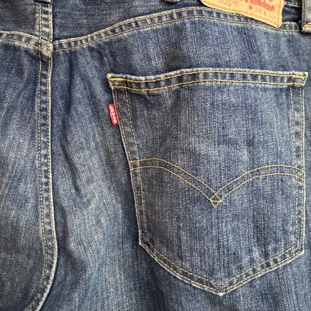 Levi's Mens 505 Regular Fit Straight Jeans 38x30 Faded Whiskering Blue Denim